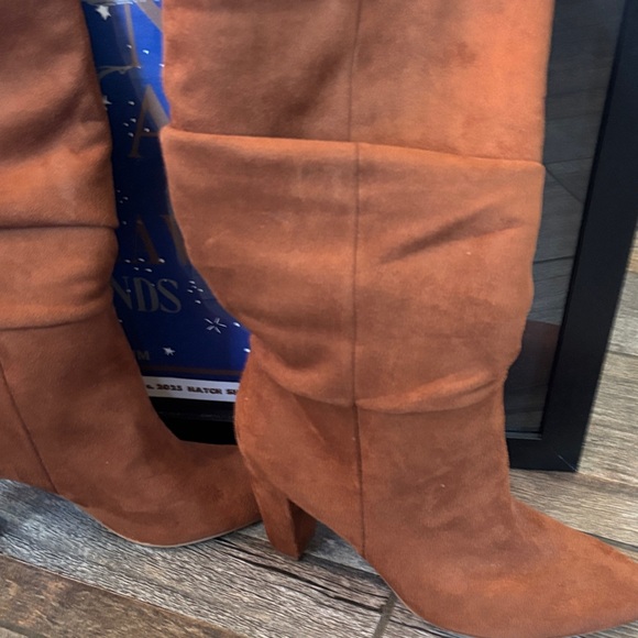 NWT Banana Republic Vegan Suede Slouchy Boots - Picture 2 of 6